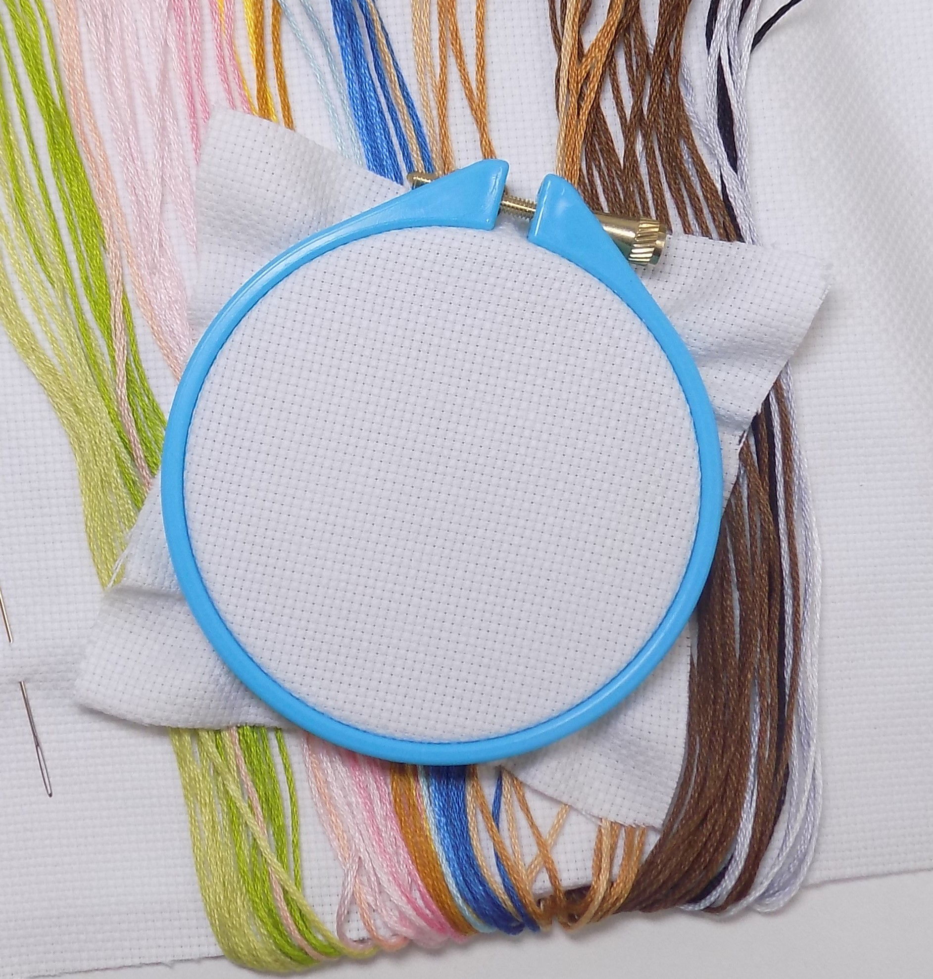 HA3B  BLUE MINI EMBROIDERY HOOP - DISPLAY FRAME 3 IN