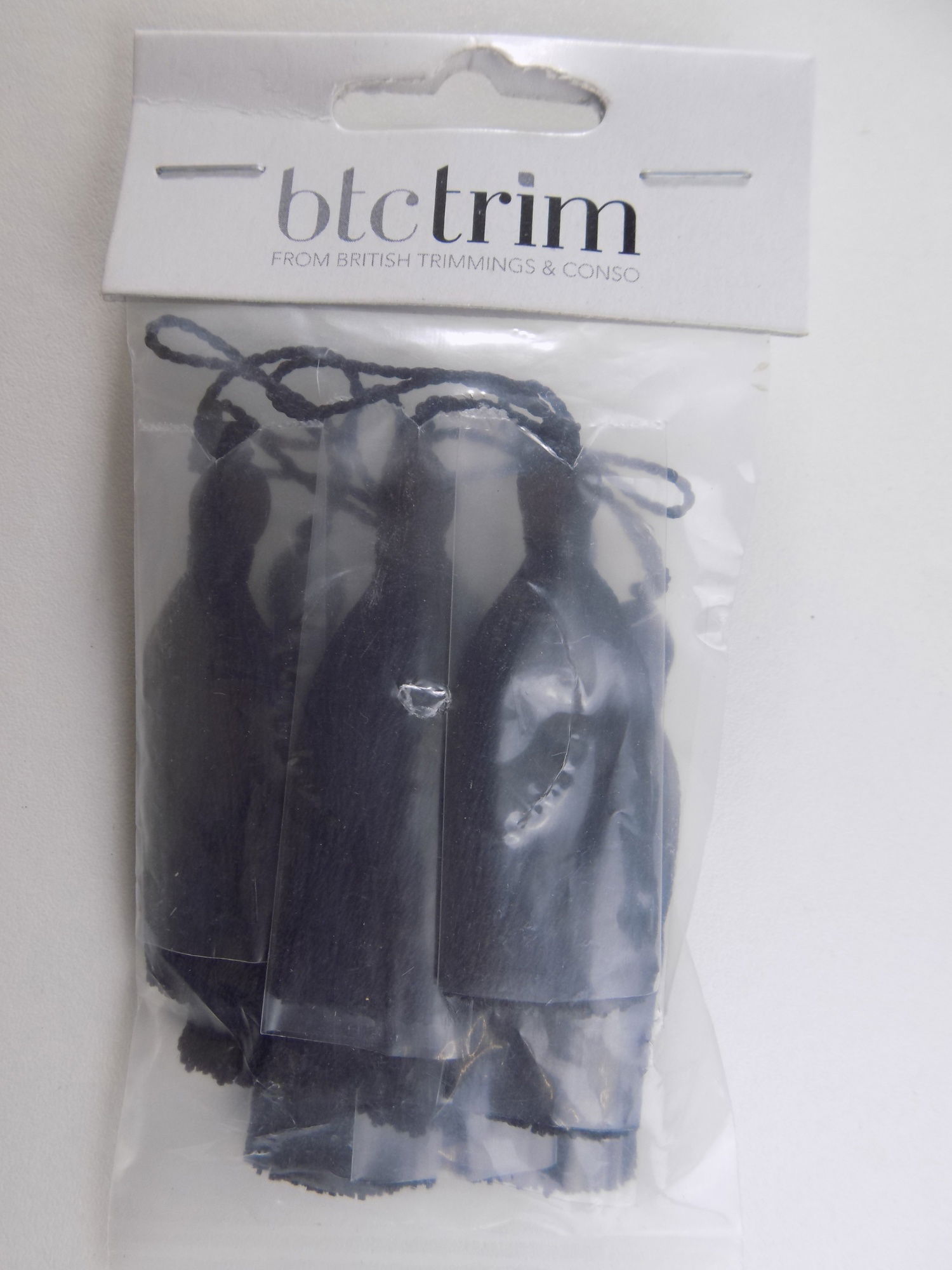 BTTA18 BLACK 6CM TASSEL PACK OF 8