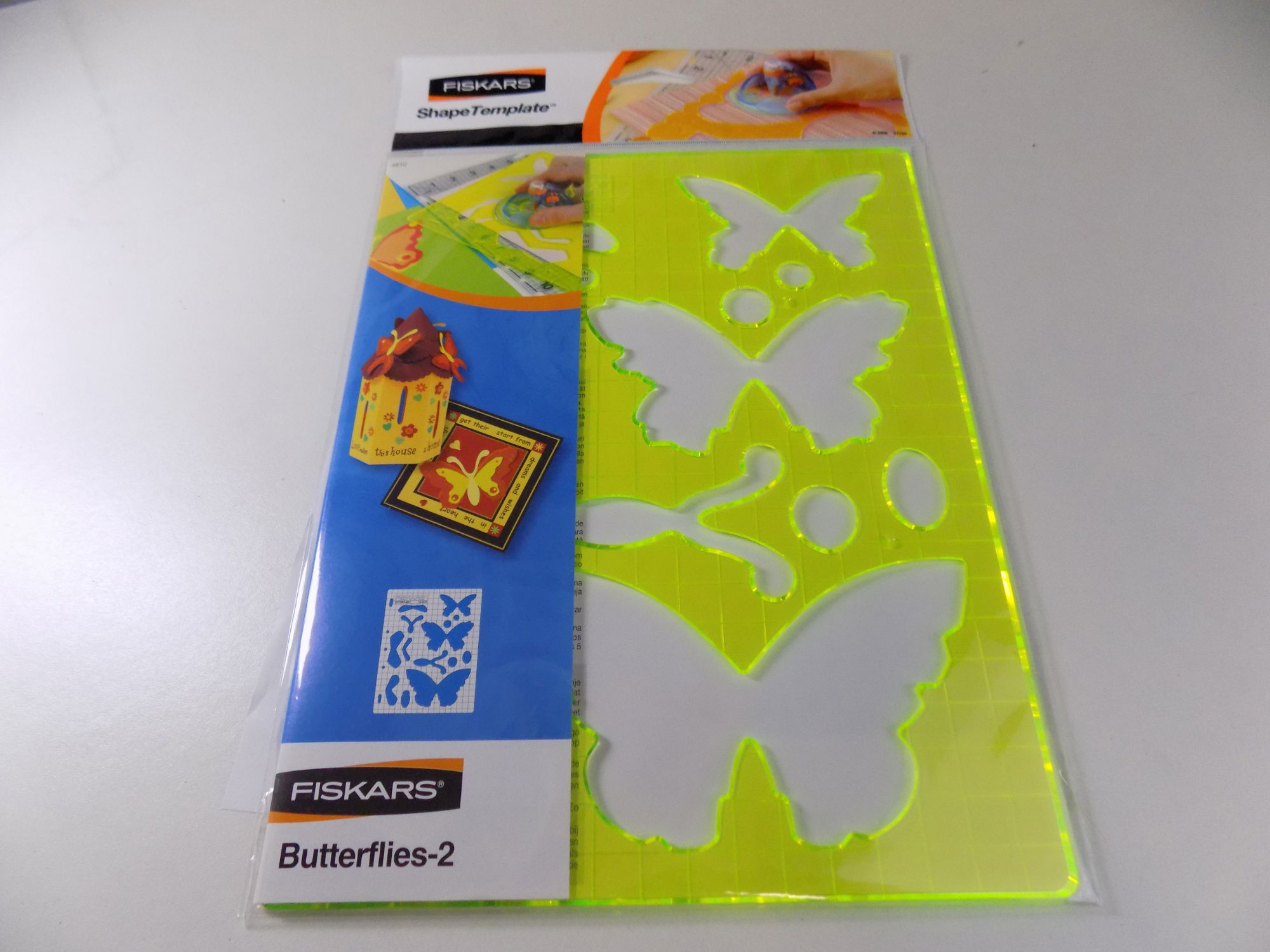 4810 - **FISKARS SHAPE TEMPLATES BUTTERFLYS 2 1003879